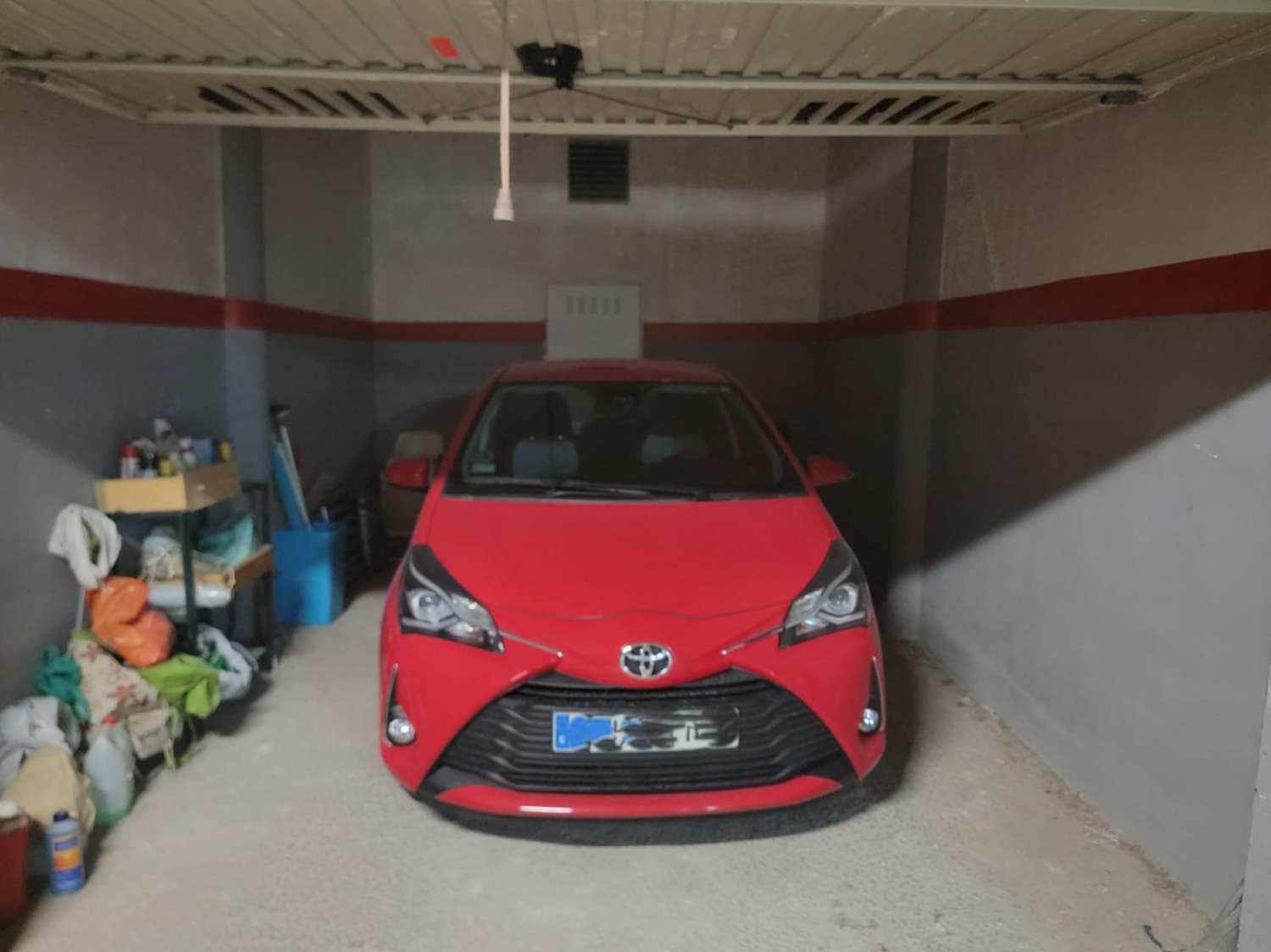 Ruime twee-onder-een-kapwoning, 3 slaapkamers, 3 badkamers, afgesloten garage met berging en gemeenschappelijk zwembad, in Playa Flamenca