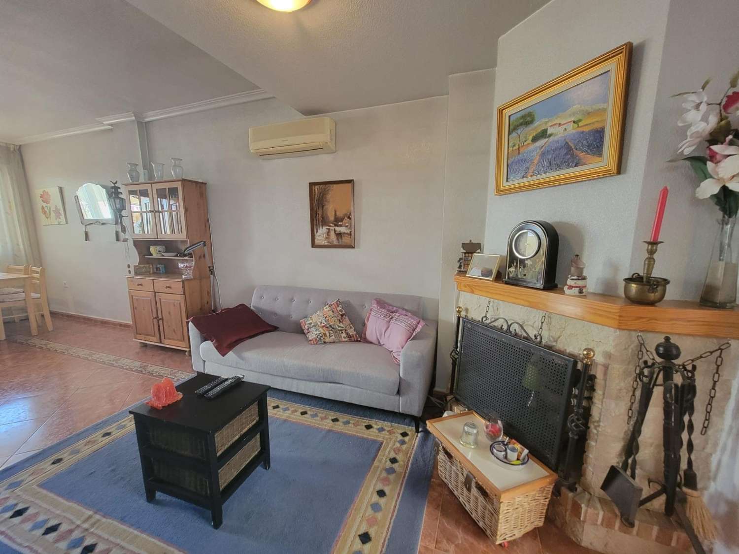 Ruime twee-onder-een-kapwoning, 3 slaapkamers, 3 badkamers, afgesloten garage met berging en gemeenschappelijk zwembad, in Playa Flamenca