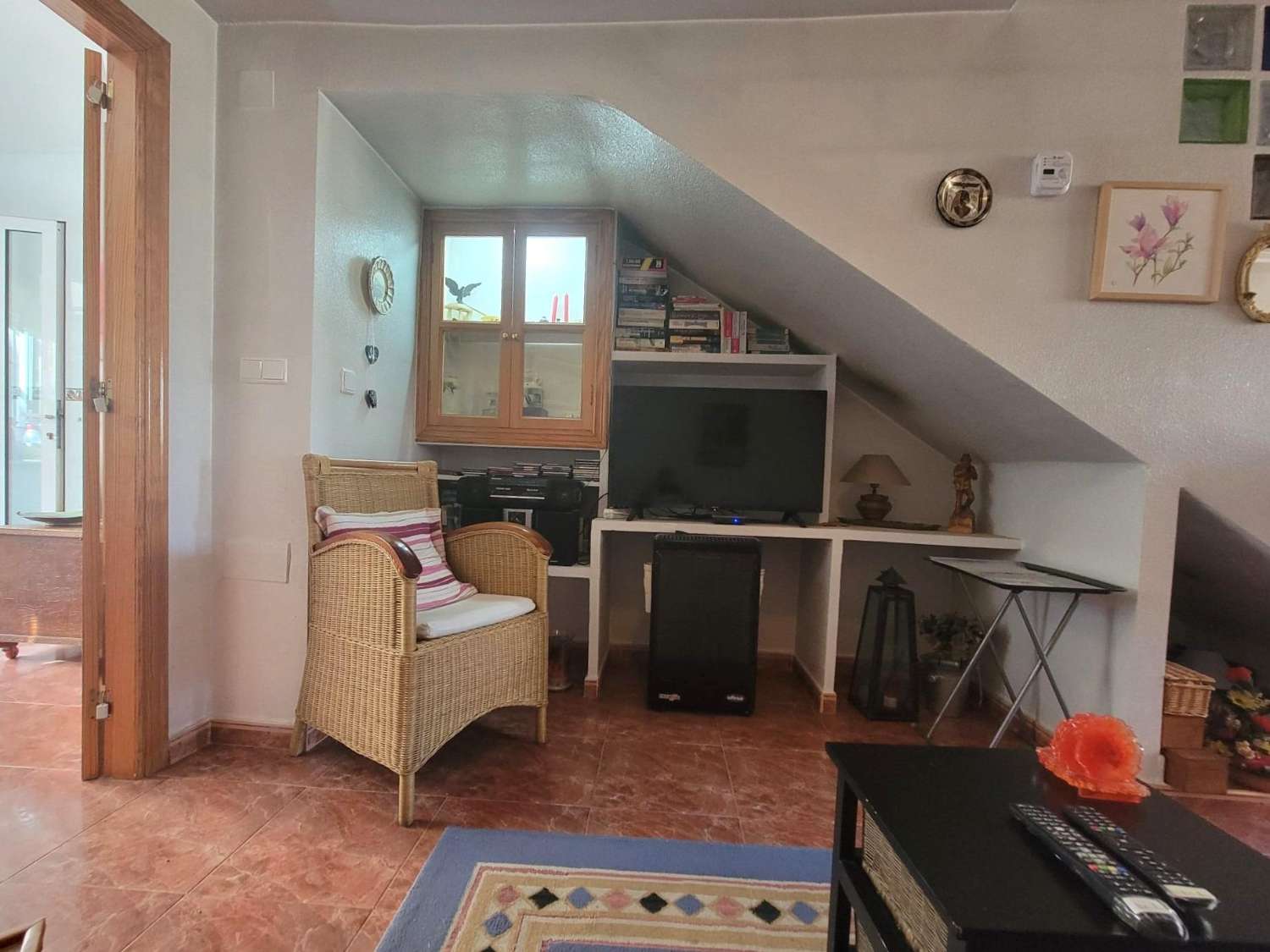 Ruime twee-onder-een-kapwoning, 3 slaapkamers, 3 badkamers, afgesloten garage met berging en gemeenschappelijk zwembad, in Playa Flamenca