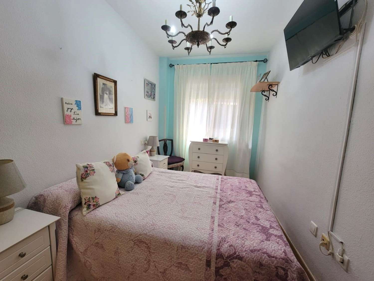 Красивая квартира на первом этаже, 3 спальни, 1 ванная комната, большая терраса, примерно в 3 минутах ходьбы от пляжа Плайя-дель-Кура, Торревьеха.