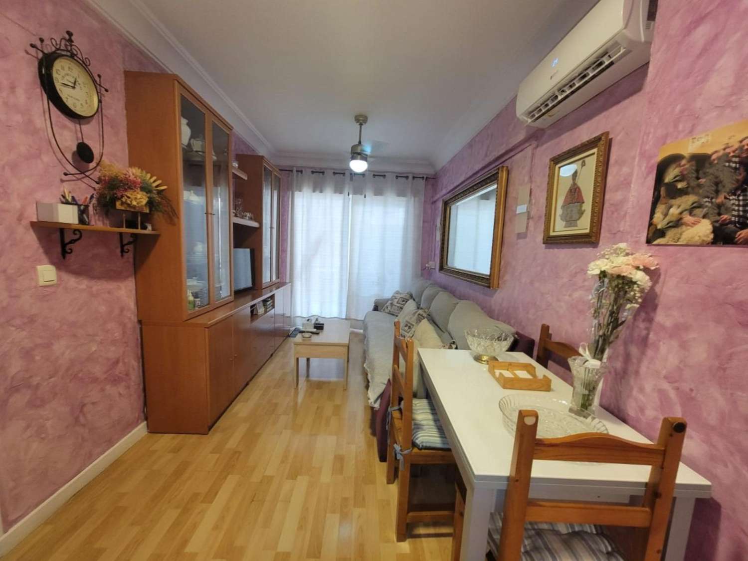 Красивая квартира на первом этаже, 3 спальни, 1 ванная комната, большая терраса, примерно в 3 минутах ходьбы от пляжа Плайя-дель-Кура, Торревьеха.