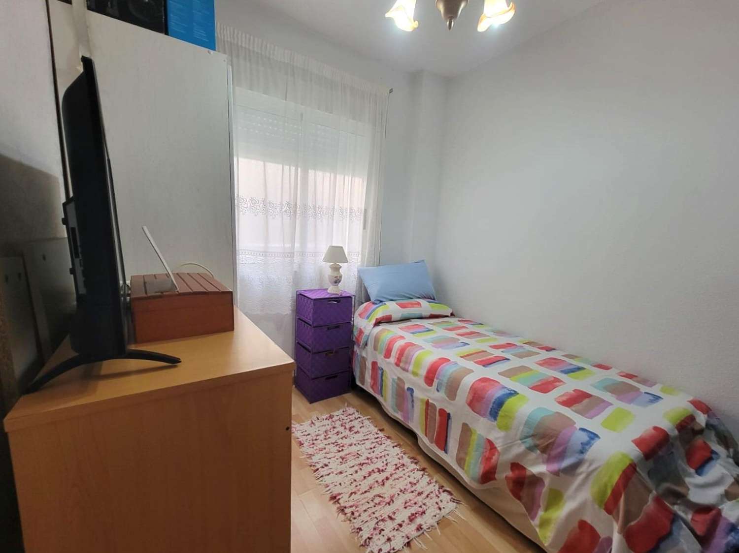 Красивая квартира на первом этаже, 3 спальни, 1 ванная комната, большая терраса, примерно в 3 минутах ходьбы от пляжа Плайя-дель-Кура, Торревьеха.