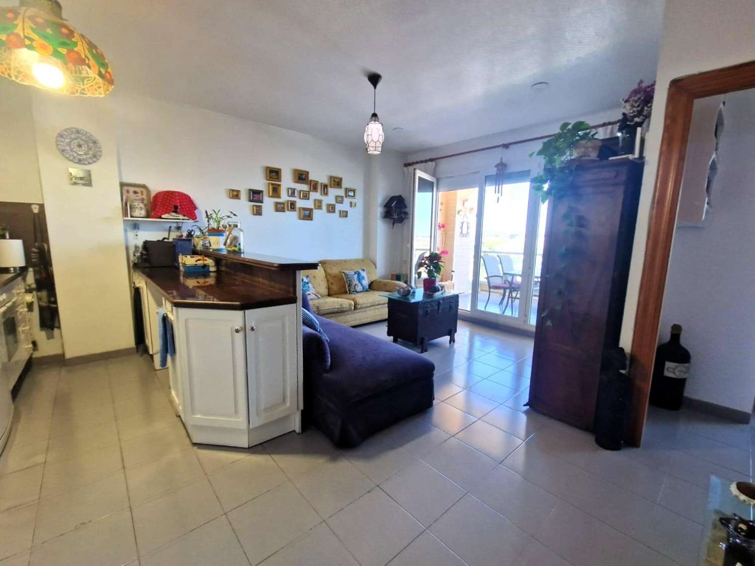 En primera línea de mar, amplio apartamento, 3 dormitorios, 2 baños, garaje y piscina Orihuela Costa (Playa Flamenca)