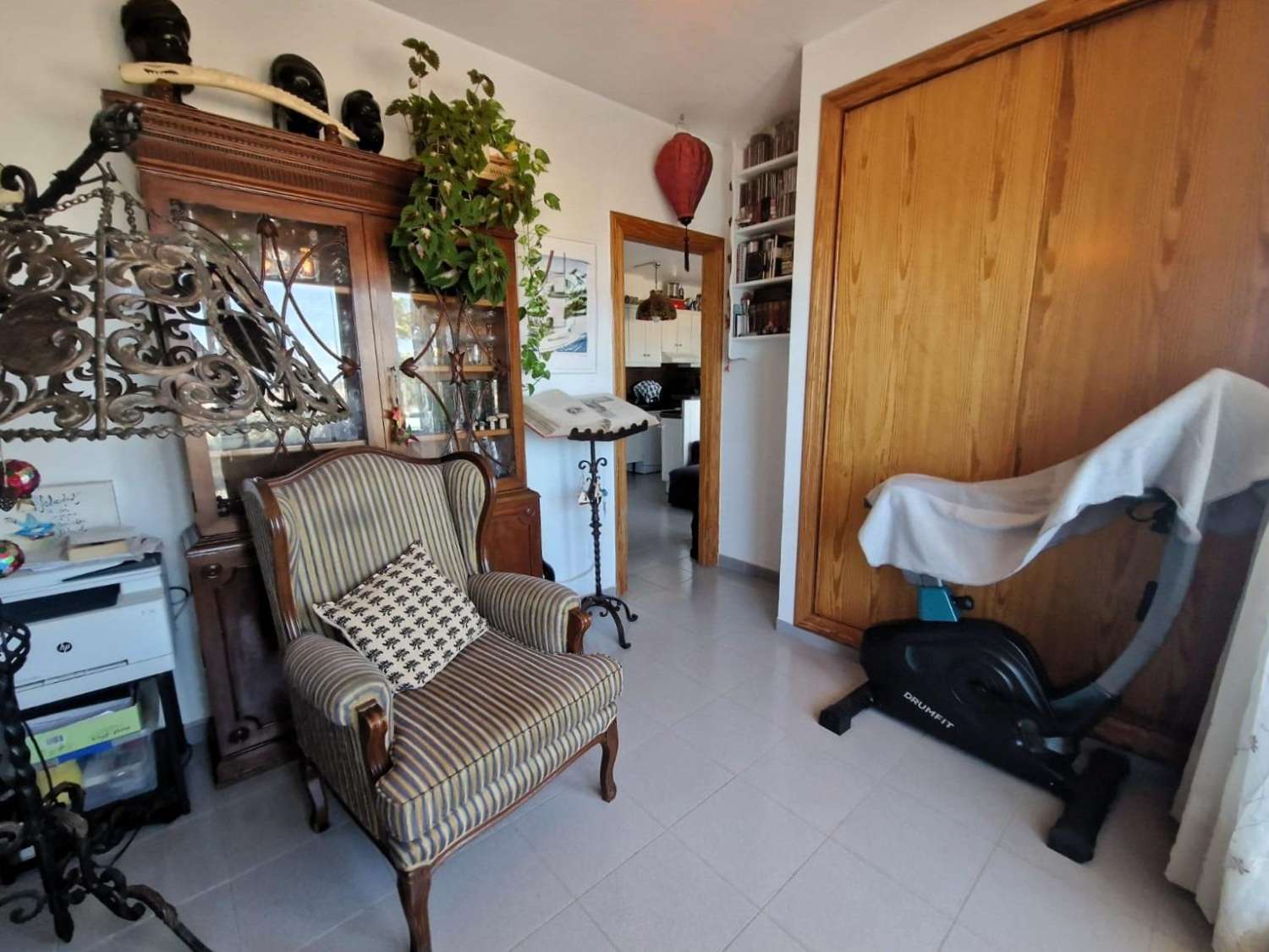 En primera línea de mar, amplio apartamento, 3 dormitorios, 2 baños, garaje y piscina Orihuela Costa (Playa Flamenca)