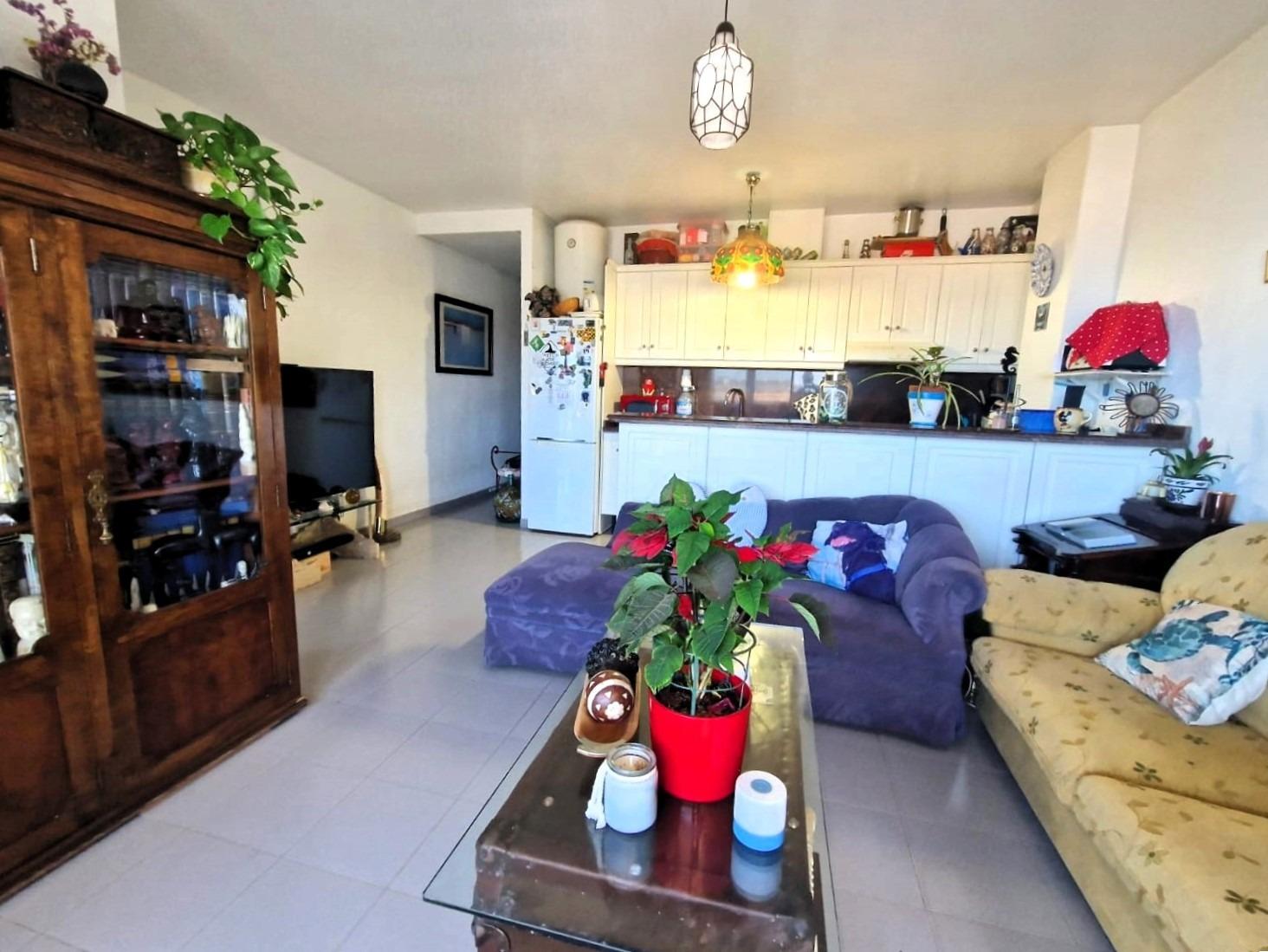 En primera línea de mar, amplio apartamento, 3 dormitorios, 2 baños, garaje y piscina Orihuela Costa (Playa Flamenca)