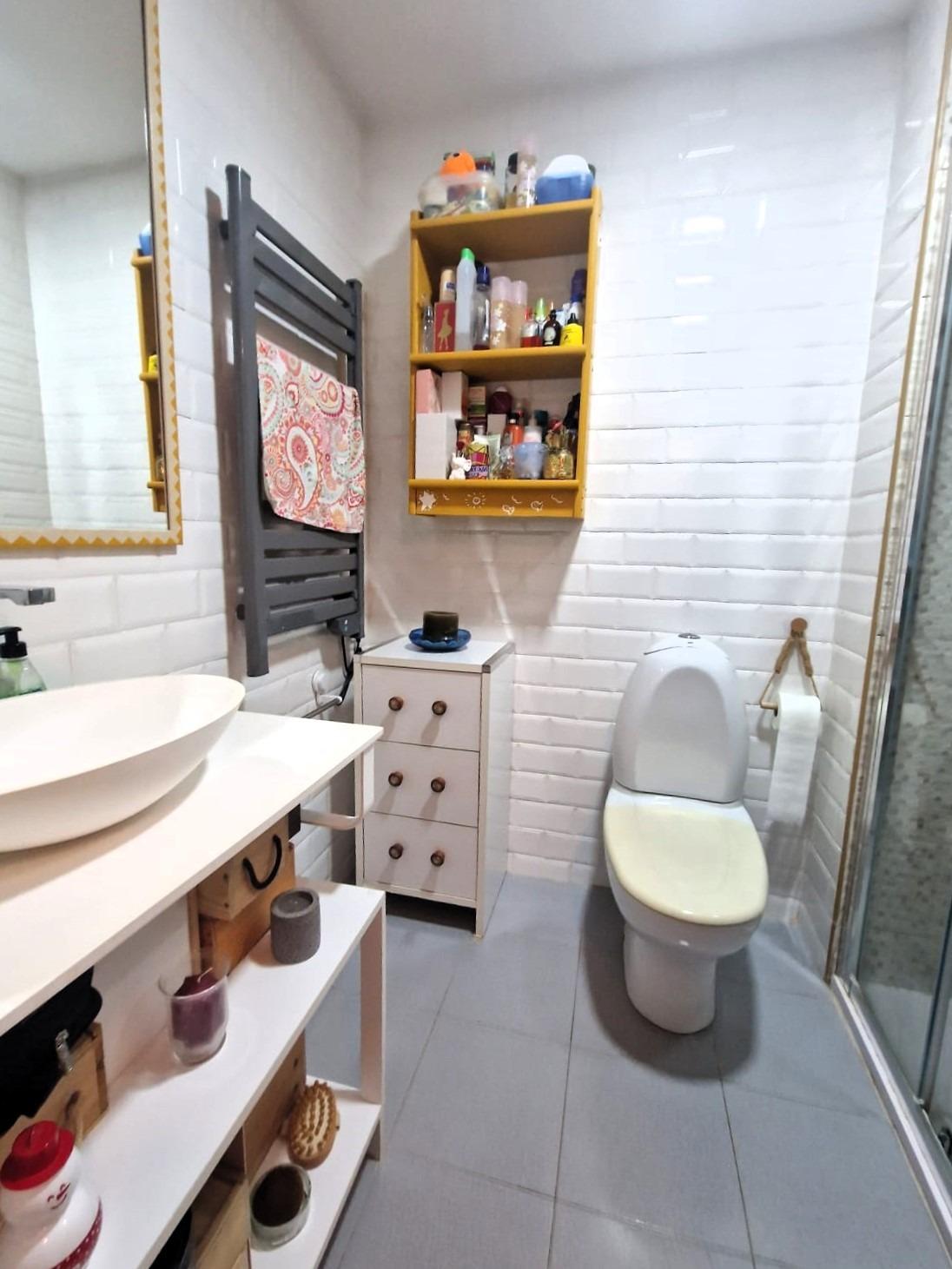 En primera línea de mar, amplio apartamento, 3 dormitorios, 2 baños, garaje y piscina Orihuela Costa (Playa Flamenca)