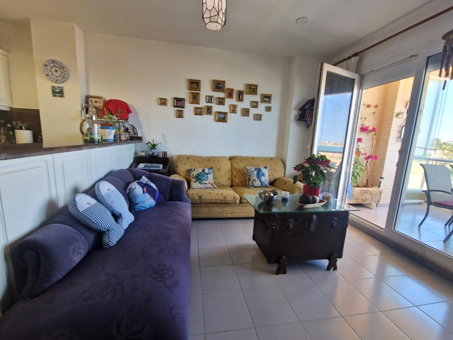 En primera línea de mar, amplio apartamento, 3 dormitorios, 2 baños, garaje y piscina Orihuela Costa (Playa Flamenca)