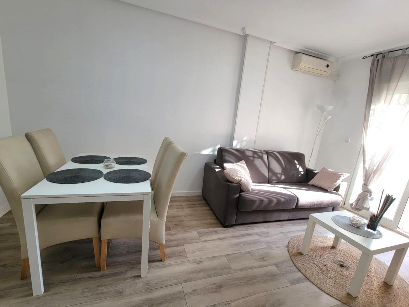 Oportunidad de piso de 2 dormitorios con piscina en Algorfa