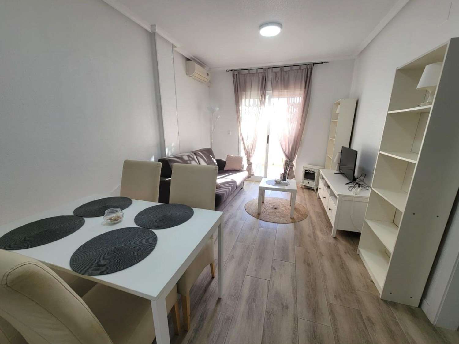 Oportunidad de piso de 2 dormitorios con piscina en Algorfa
