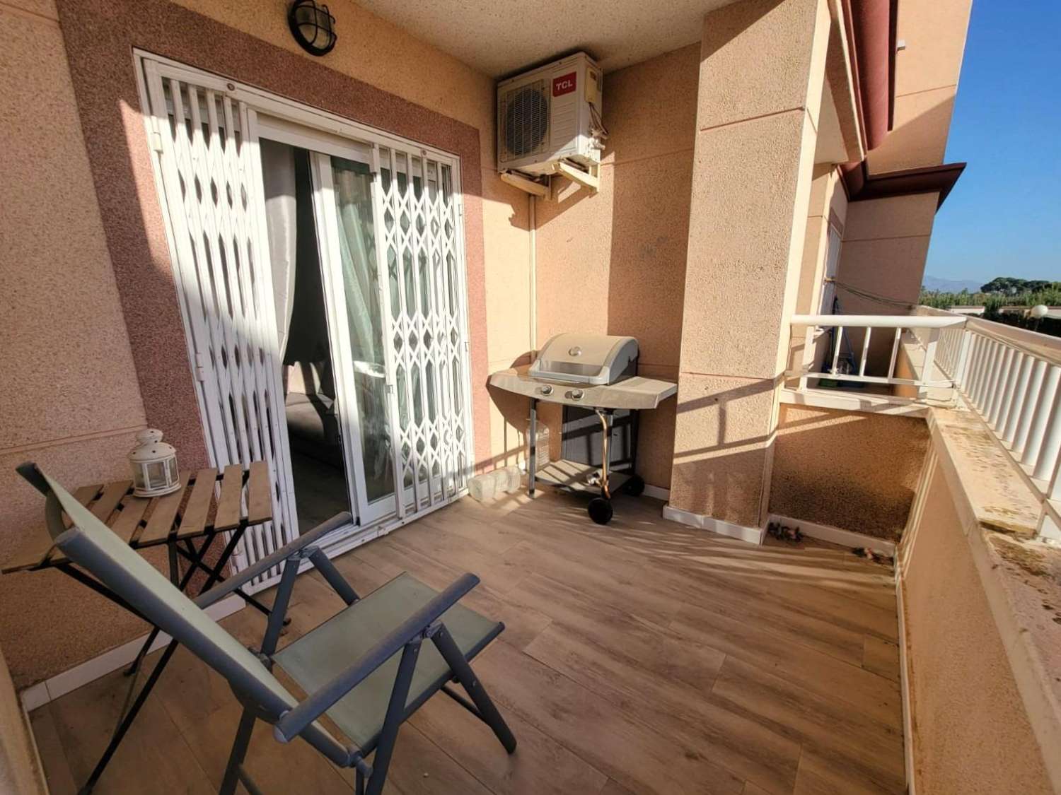 Oportunidad de piso de 2 dormitorios con piscina en Algorfa