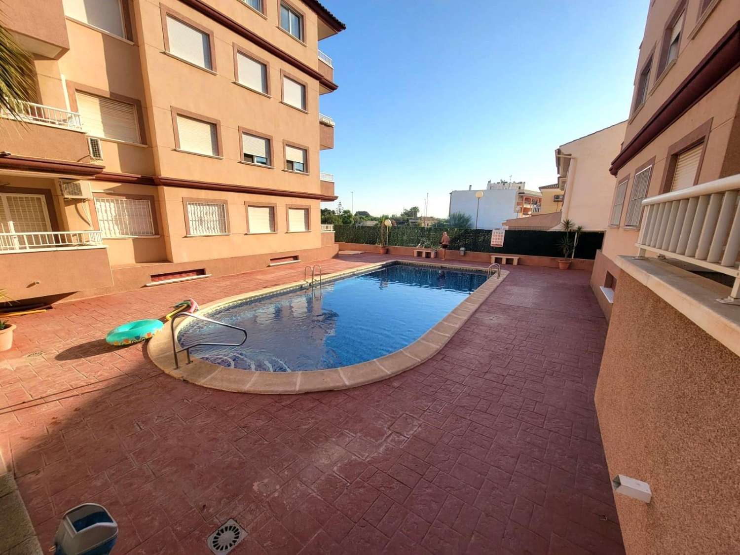 Oportunidad de piso de 2 dormitorios con piscina en Algorfa