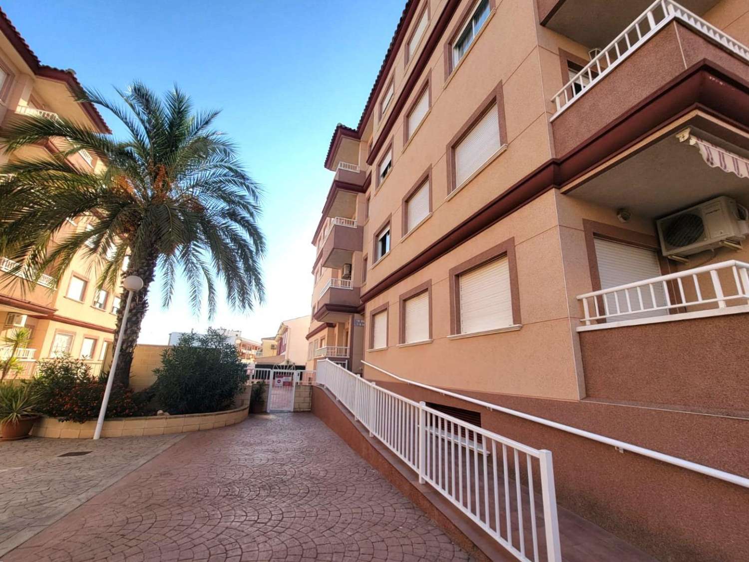 Oportunidad de piso de 2 dormitorios con piscina en Algorfa