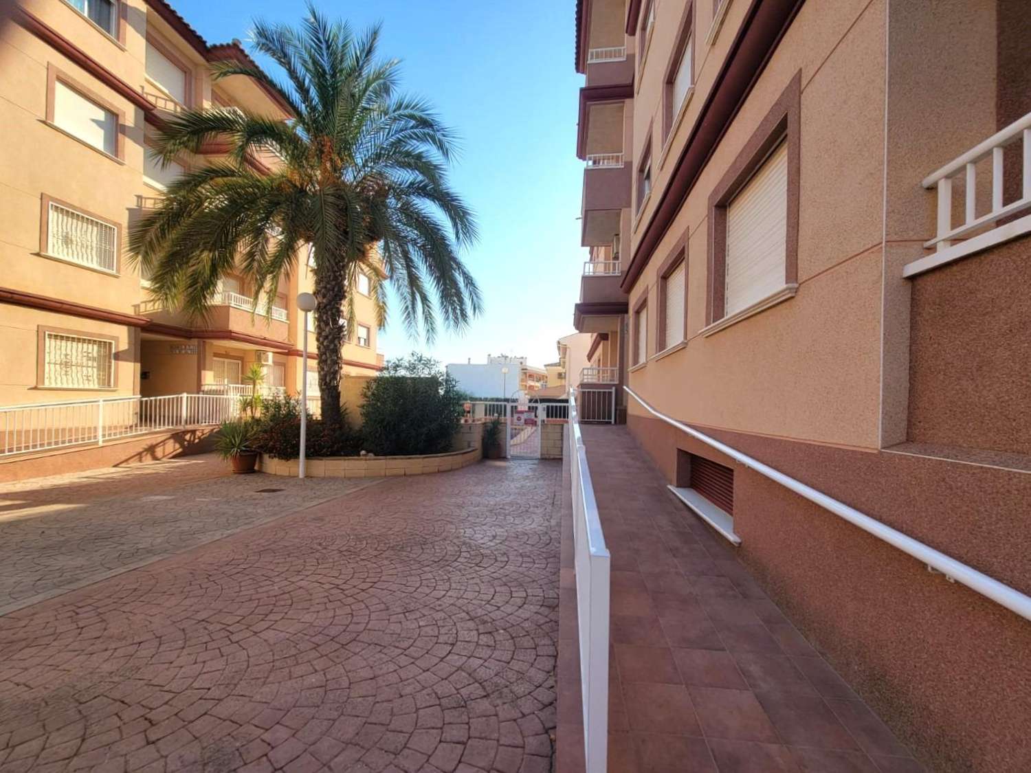 Oportunidad de piso de 2 dormitorios con piscina en Algorfa