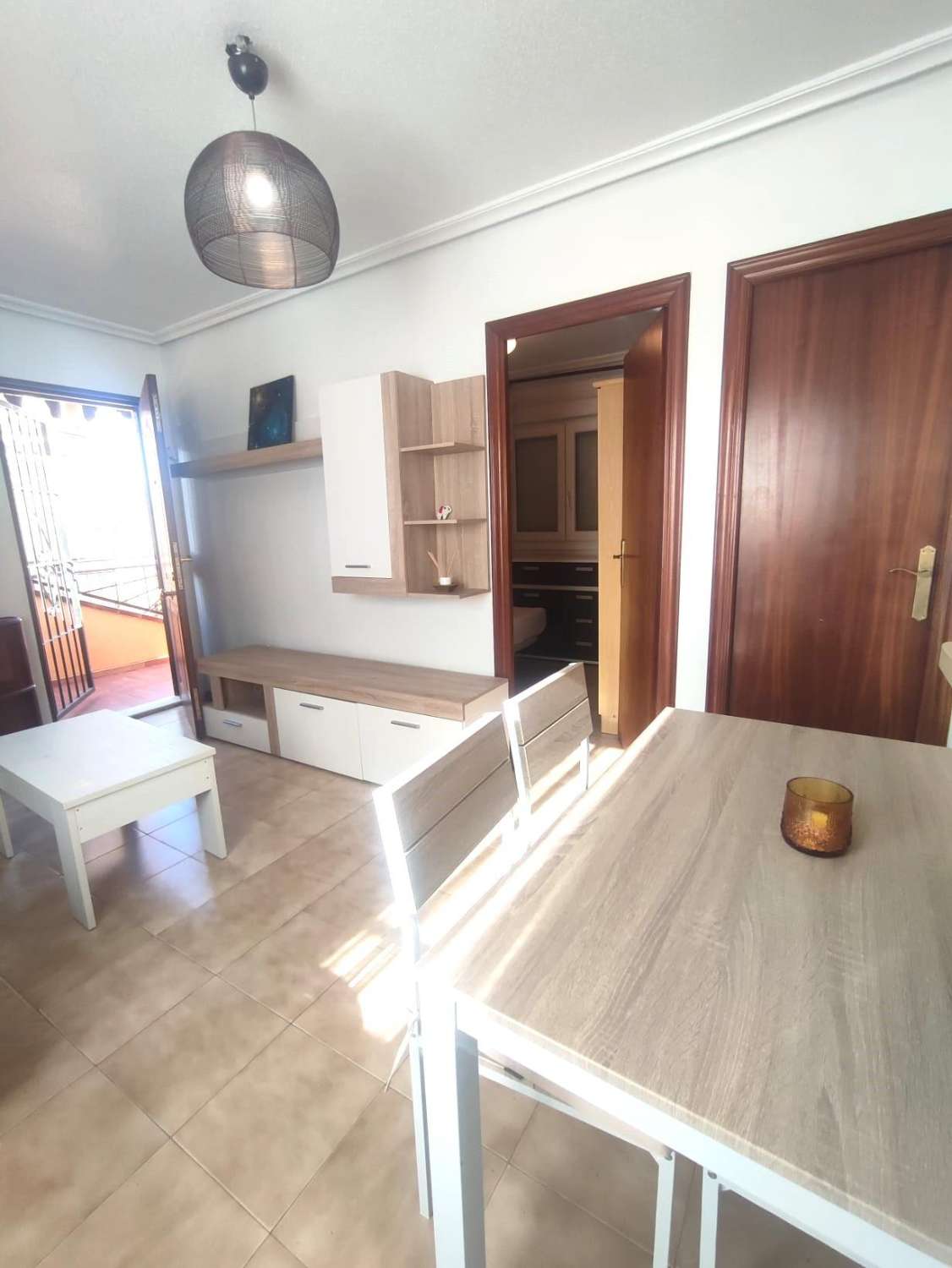 APPARTAMENTO CON VISTA LIBERA E PISCINA COMUNALE TORREVIEJA