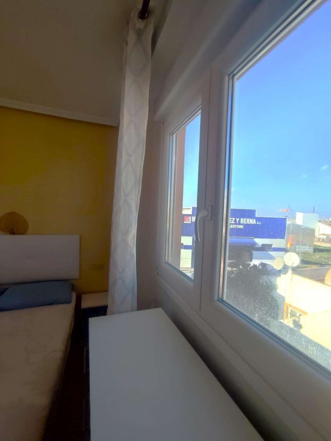 APPARTAMENTO CON VISTA LIBERA E PISCINA COMUNALE TORREVIEJA