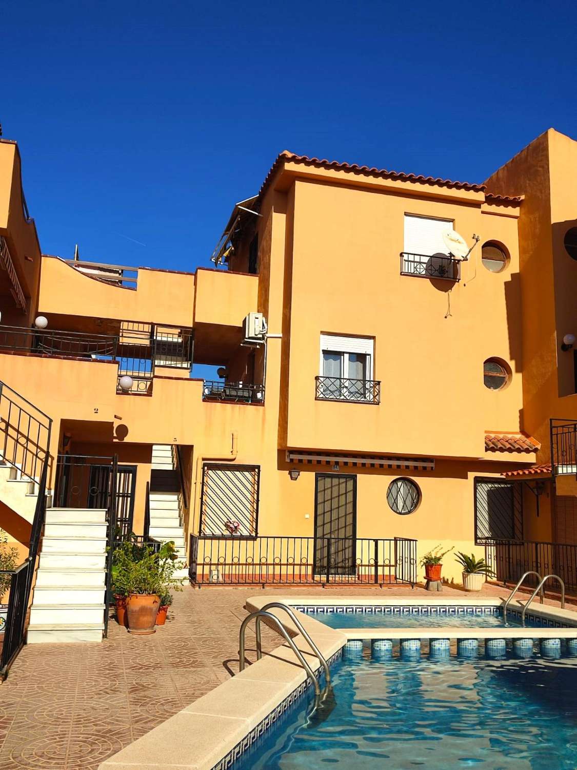 APPARTAMENTO CON VISTA LIBERA E PISCINA COMUNALE TORREVIEJA