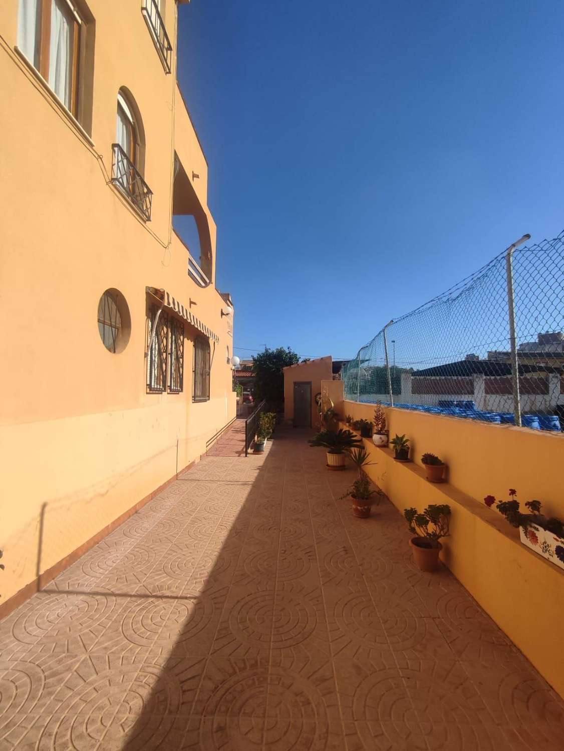 APPARTAMENTO CON VISTA LIBERA E PISCINA COMUNALE TORREVIEJA