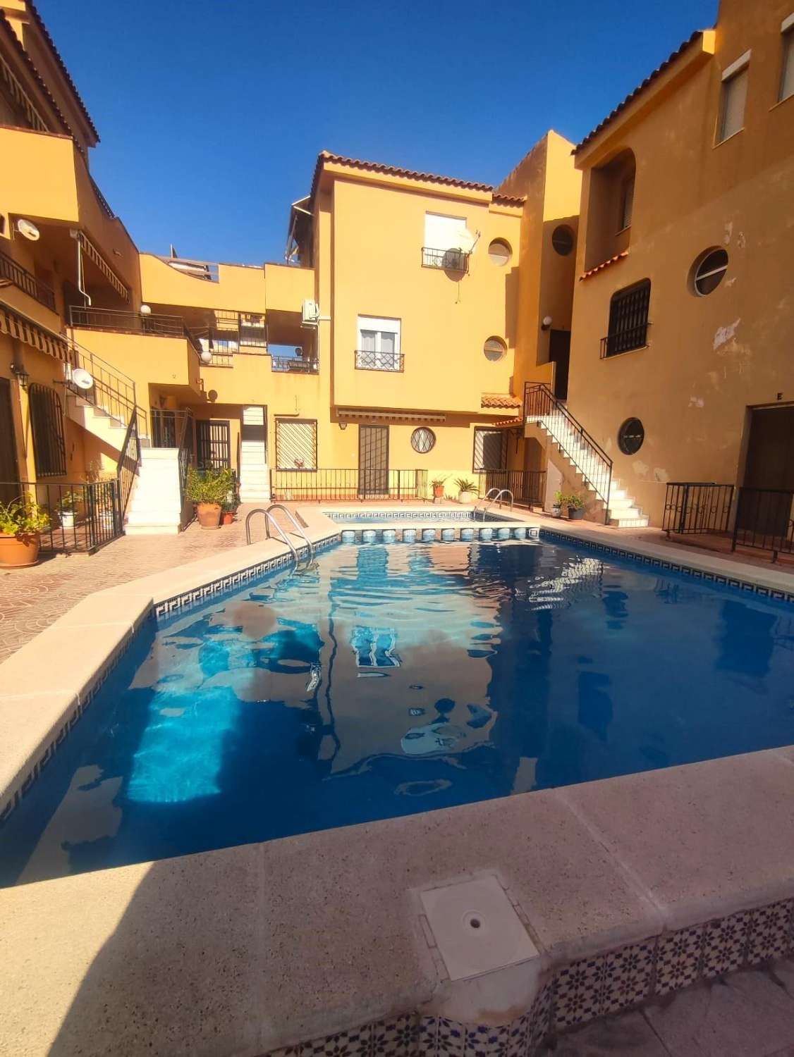 APPARTAMENTO CON VISTA LIBERA E PISCINA COMUNALE TORREVIEJA