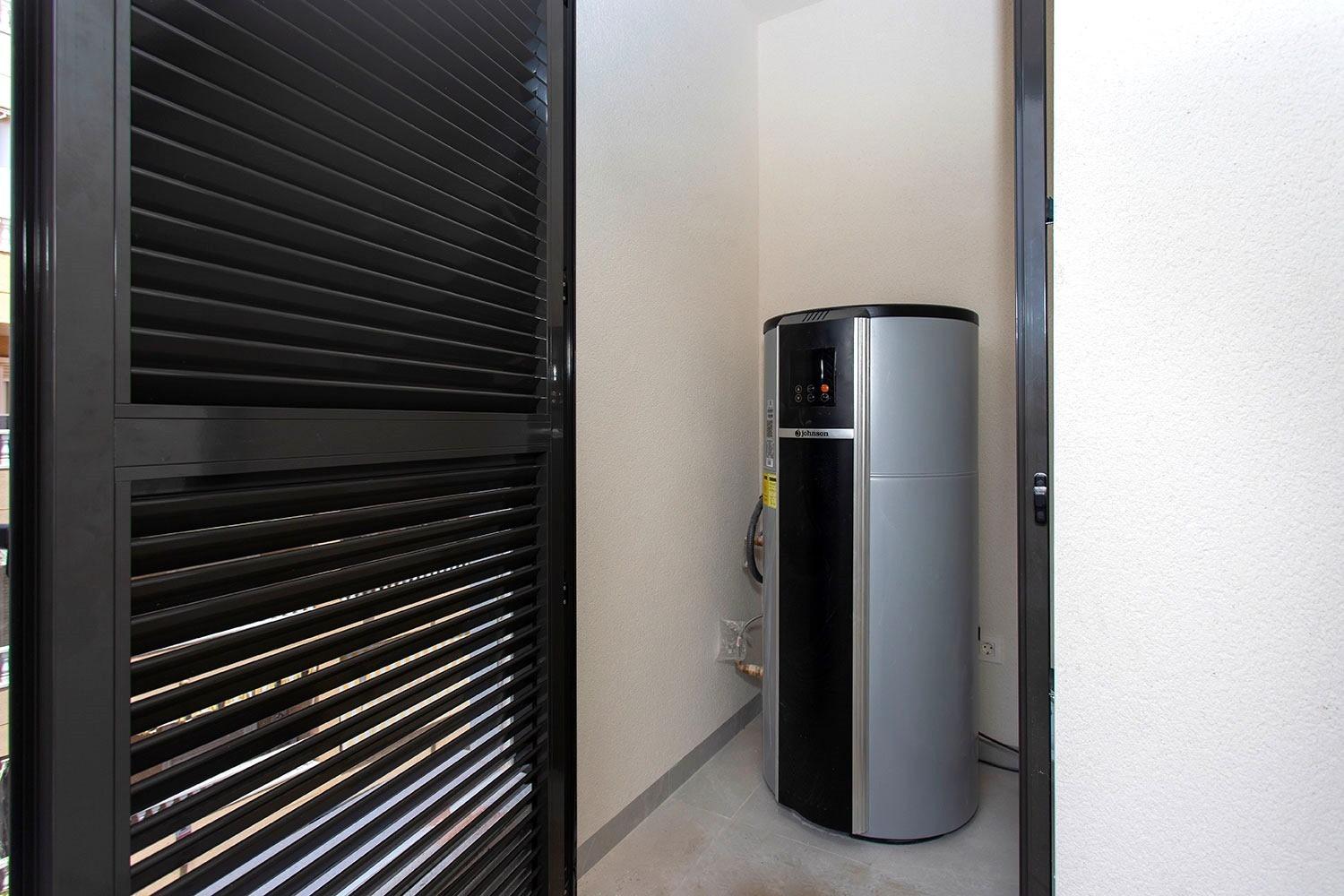 Moderne lejlighed med delvis havudsigt, 2 soveværelser, 2 badeværelser, tagterrasse med pool og havudsigt, cirka 2 minutters gang fra Playa del Cura