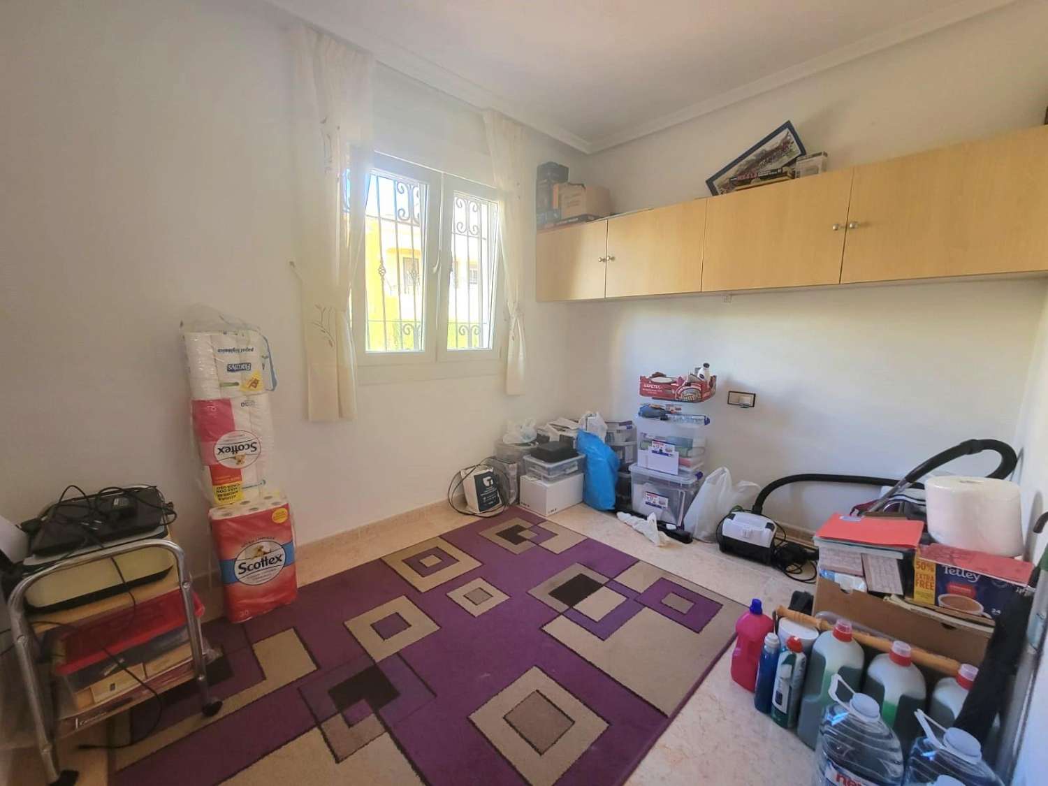 Villa adosada, en esquina, 3 dormitorios, 1 baño, gran solárium, jardín muy amplio, piscina comunitaria, en Los Montesinos