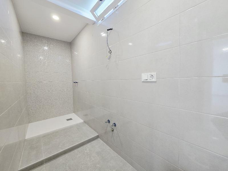 Atico, como nuevo, con magnificas vistas al mar, 2 dormitorios, 1 baño, gran terraza, a unos pasos de las piscinas naturales