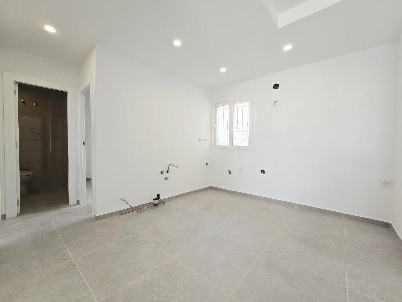 Atico, como nuevo, con magnificas vistas al mar, 2 dormitorios, 1 baño, gran terraza, a unos pasos de las piscinas naturales