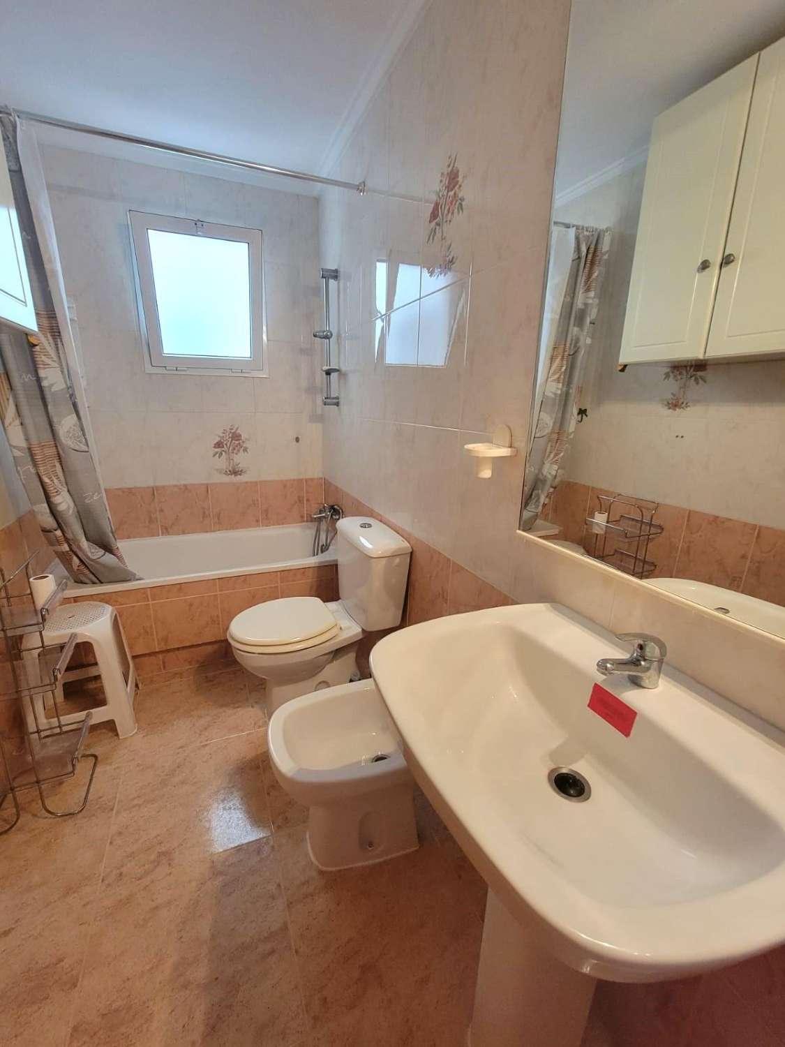 Apartamento de 2 dormitorios, 1 baño, piscina comunitaria, a unos 500 m de la Playa del Cura