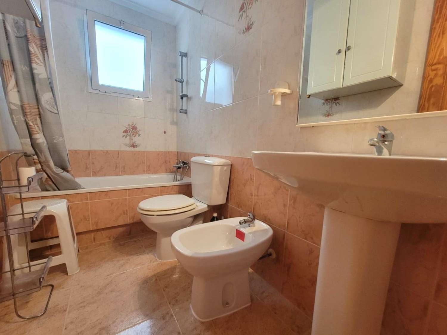 Apartamento de 2 dormitorios, 1 baño, piscina comunitaria, a unos 500 m de la Playa del Cura