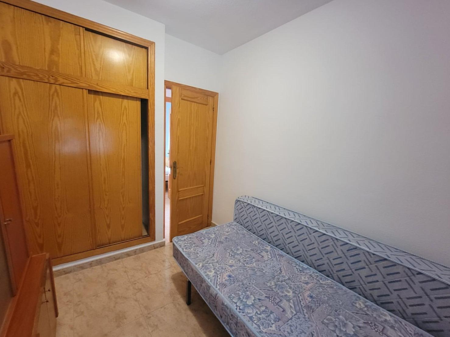 Apartamento de 2 dormitorios, 1 baño, piscina comunitaria, a unos 500 m de la Playa del Cura