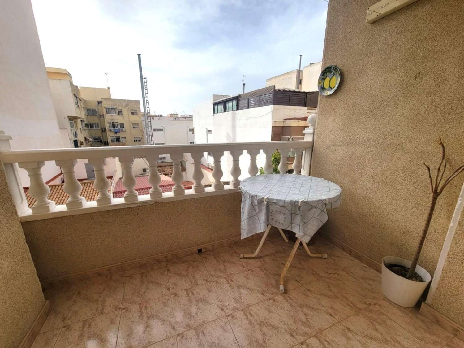 Apartamento de 2 dormitorios, 1 baño, piscina comunitaria, a unos 500 m de la Playa del Cura