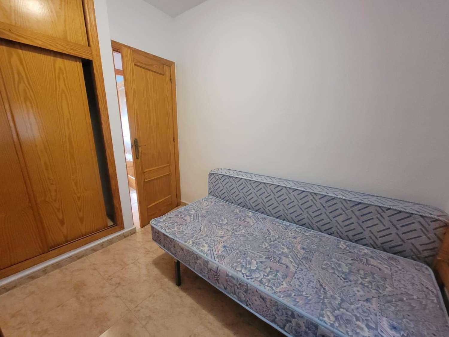 Apartamento de 2 dormitorios, 1 baño, piscina comunitaria, a unos 500 m de la Playa del Cura