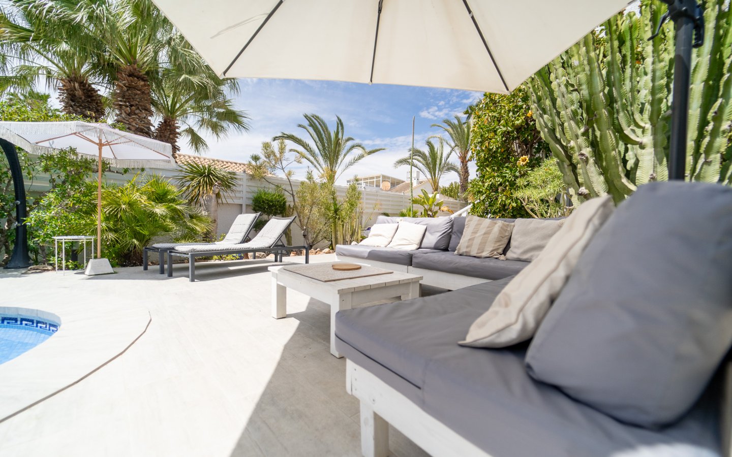 Renovert frittliggende villa med privat basseng i Torrevieja (La Siesta)