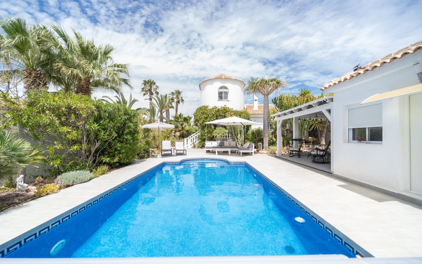 Renovert frittliggende villa med privat basseng i Torrevieja (La Siesta)