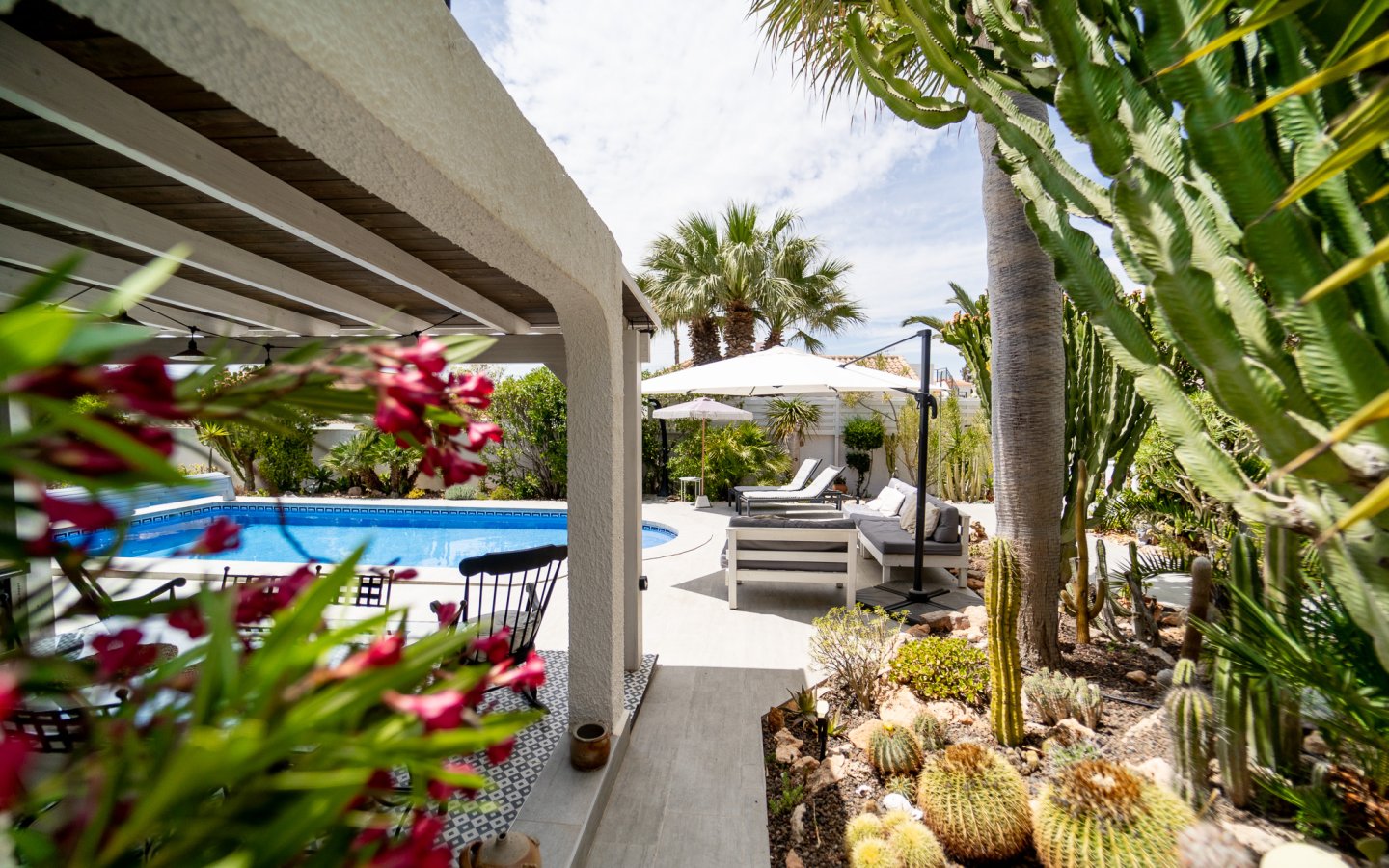 Renovert frittliggende villa med privat basseng i Torrevieja (La Siesta)