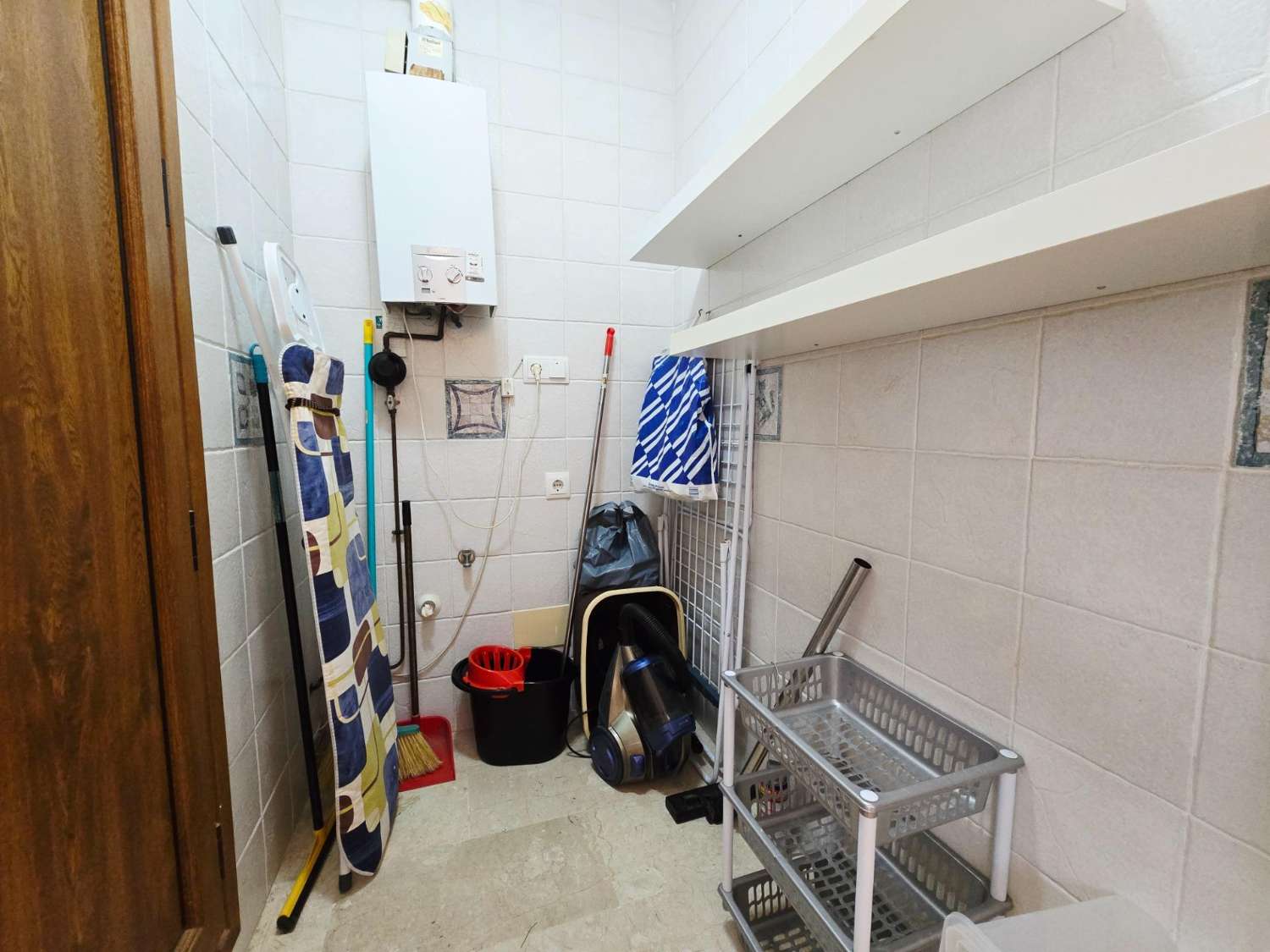 TIL LEIE: UPÅKLAKET DUPLEKS MED HAGE I PRIVAT INNGJERDET SAMFUNN. SOL HELE DAGEN.