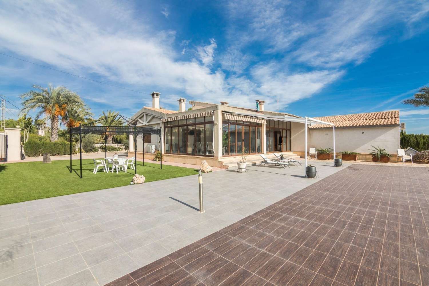 Chalet independiente de lujo en suelo urbanizable Elche ( Alicante)