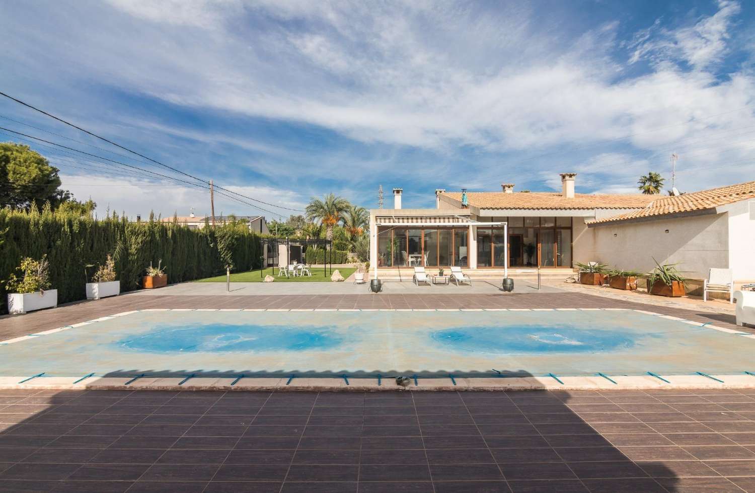 Chalet independiente de lujo en suelo urbanizable Elche ( Alicante)