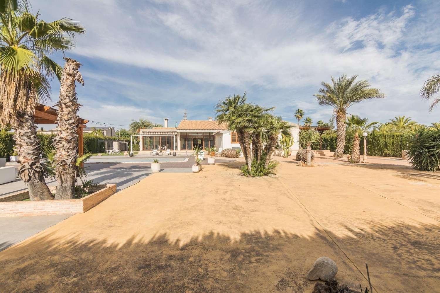 Chalet independiente de lujo en suelo urbanizable Elche ( Alicante)