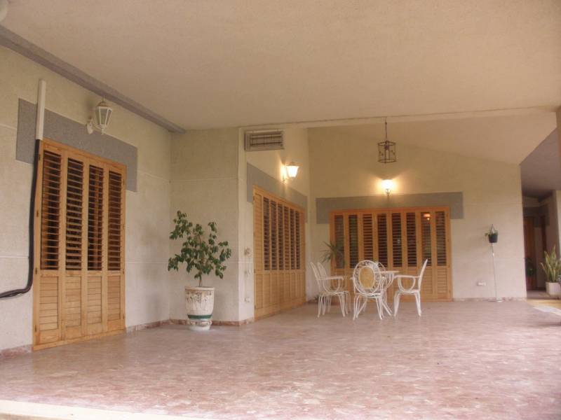 Chalet independiente de lujo en suelo urbanizable Elche ( Alicante)
