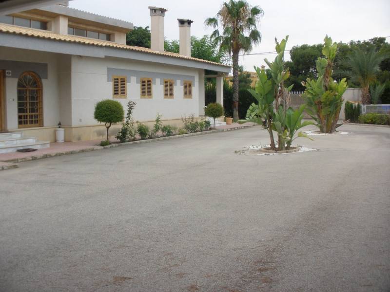 Chalet independiente de lujo en suelo urbanizable Elche ( Alicante)