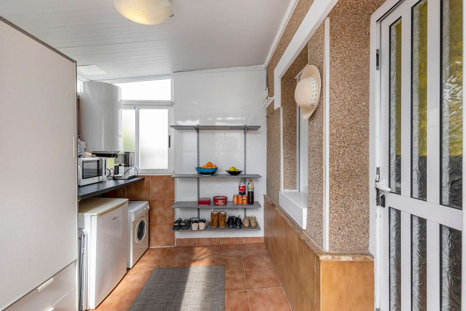 Exclusiva villa independiente de estilo mediterráneo con vistas al mar y piscina privada.