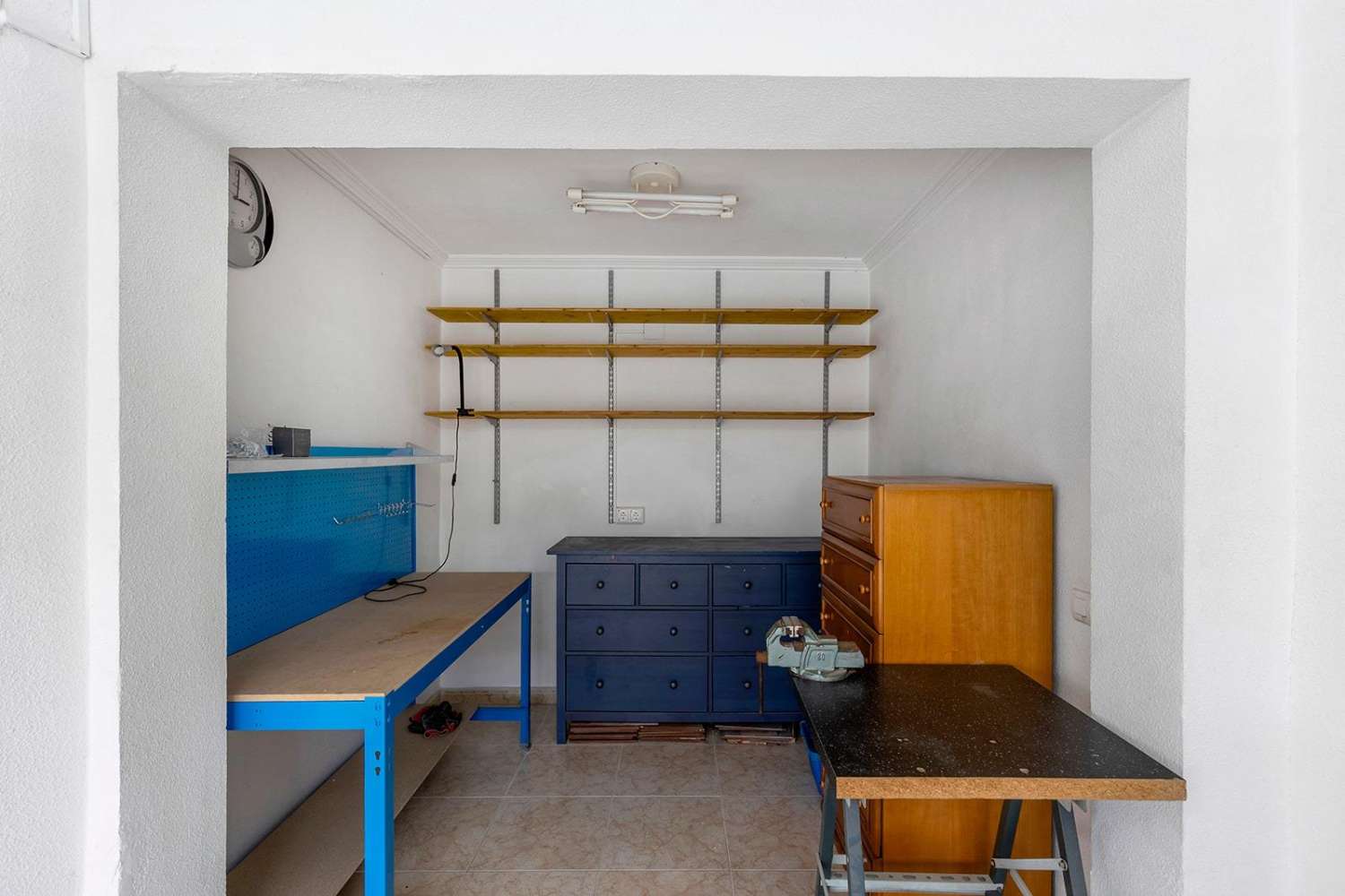 Exclusiva villa independiente de estilo mediterráneo con vistas al mar y piscina privada.