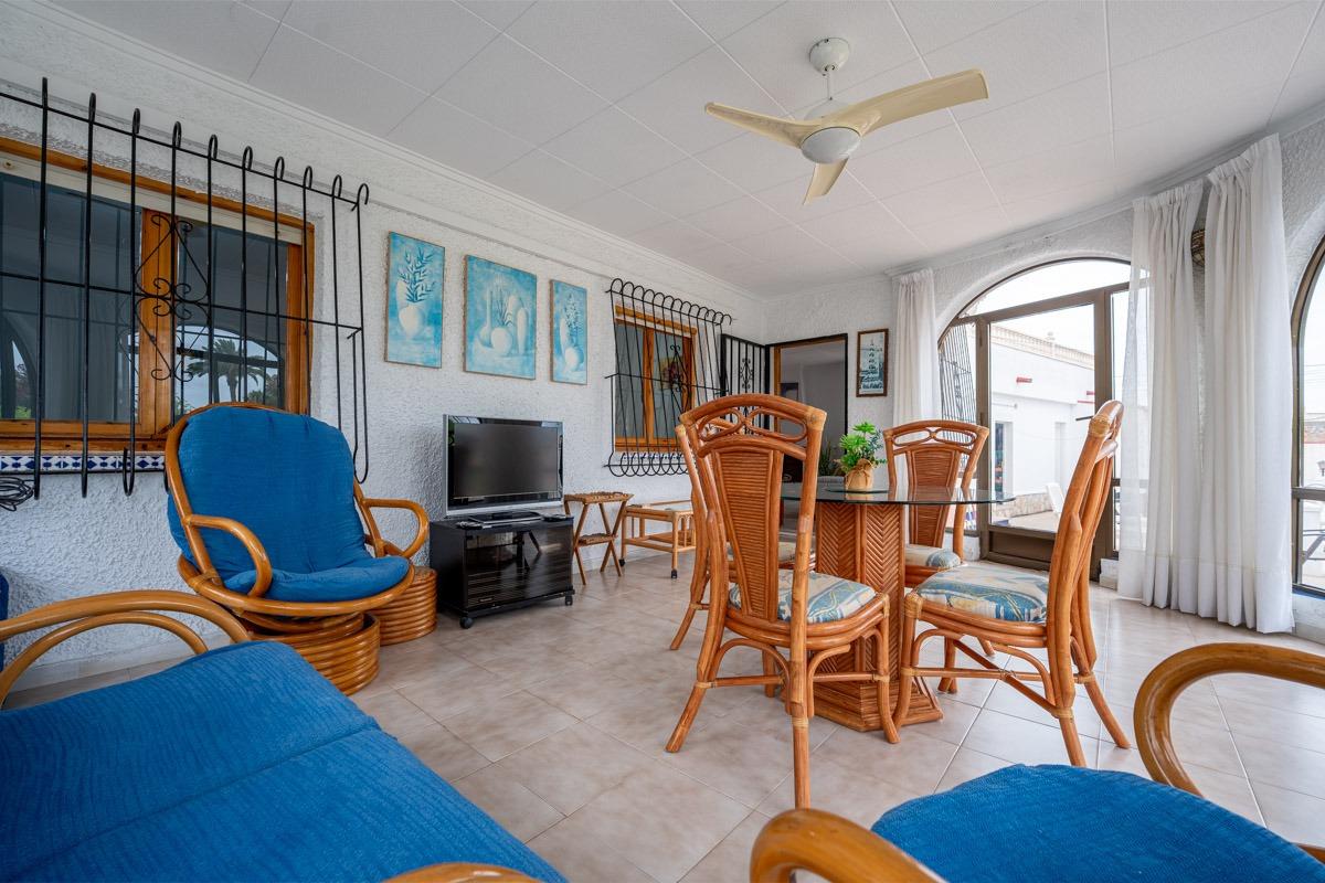 Chalet esquina de 3 dormitorios, TORREVIEJA (La Siesta)