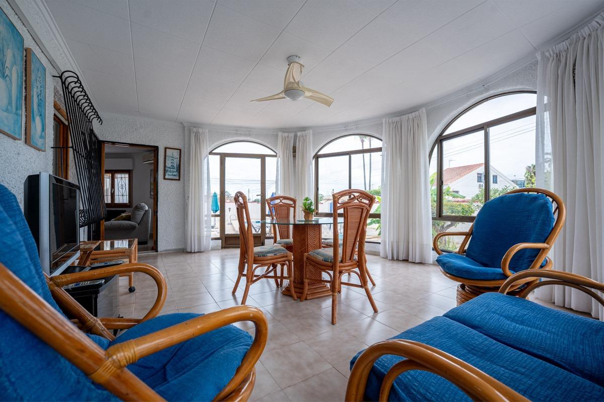 Chalet esquina de 3 dormitorios, TORREVIEJA (La Siesta)