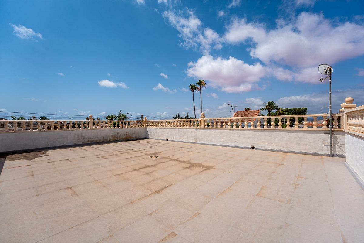 Chalet esquina de 3 dormitorios, TORREVIEJA (La Siesta)