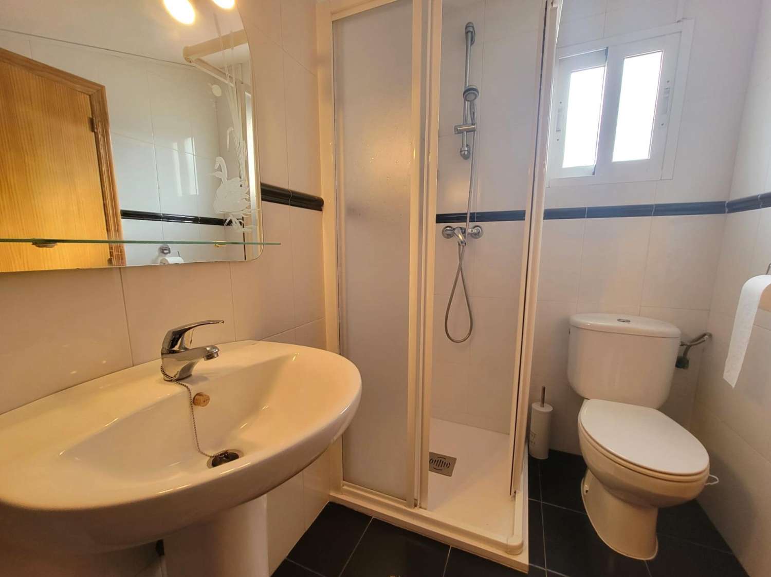 Kaksikerroksinen rivitalo, jossa on aurinkoterassi, 2 makuuhuonetta, 2 kylpyhuonetta, pysäköinti, El Chaparralissa - Torrevieja