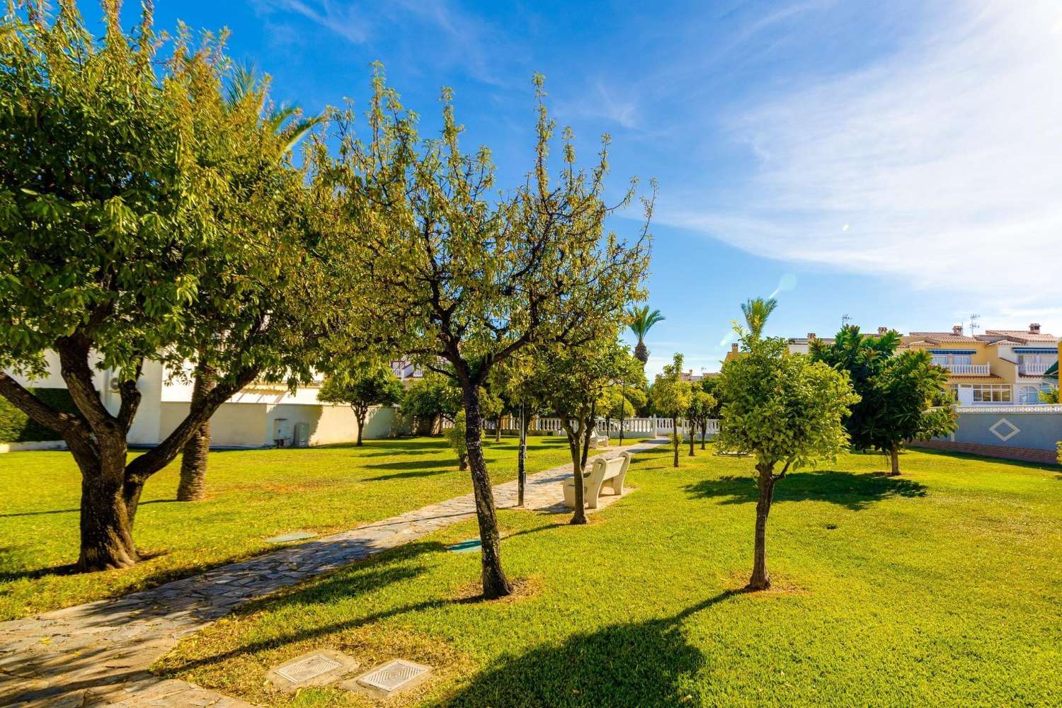 BUNGALOW I STADSOMRÅDET. TORREALMENDROS! TORREVIEJA
