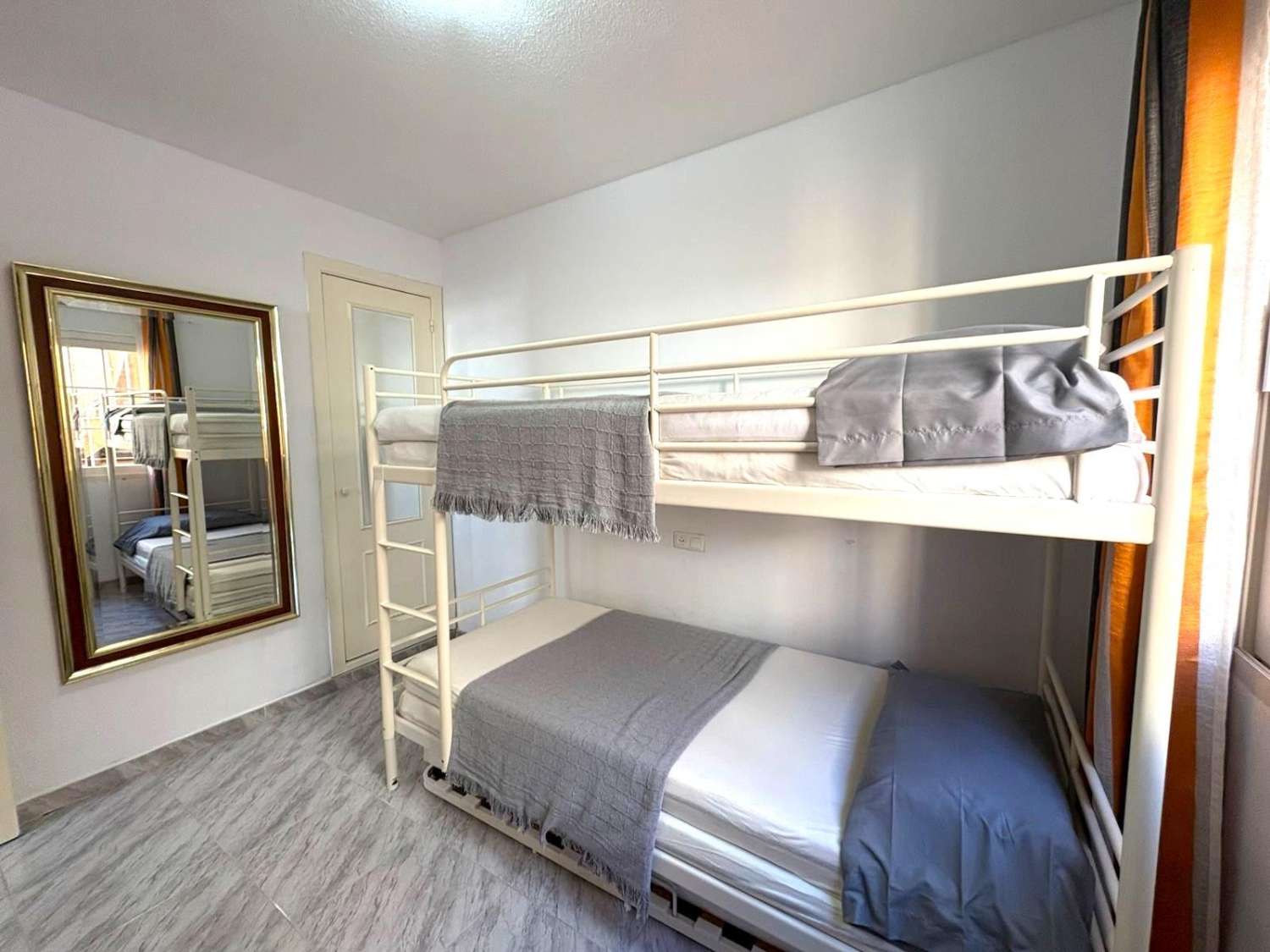 BUNGALOW I STADSOMRÅDET. TORREALMENDROS! TORREVIEJA