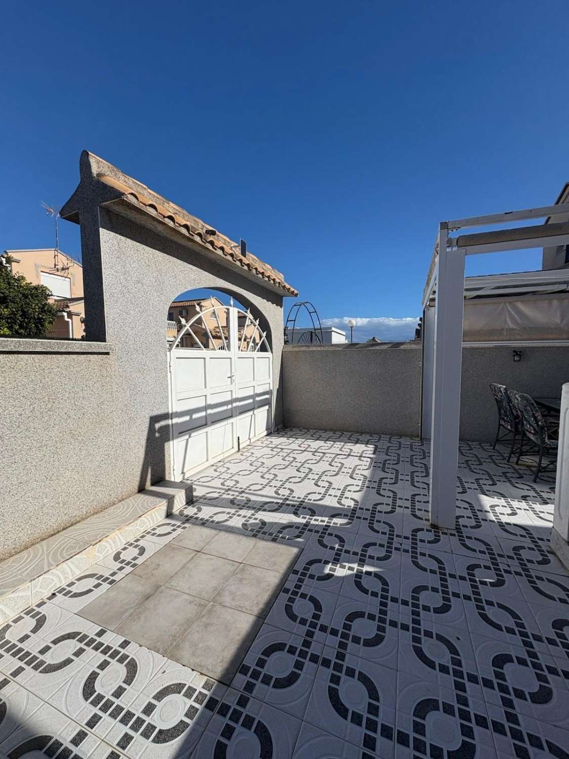 BUNGALOW I STADSOMRÅDET. TORREALMENDROS! TORREVIEJA