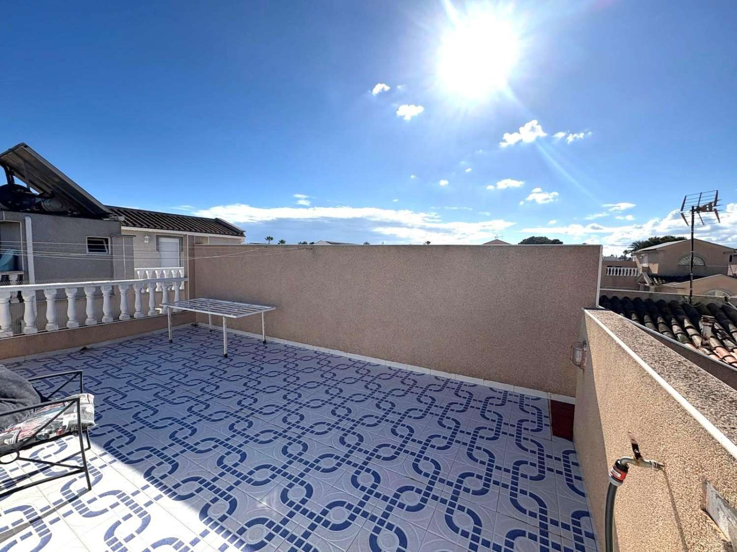 BUNGALOW I STADSOMRÅDET. TORREALMENDROS! TORREVIEJA